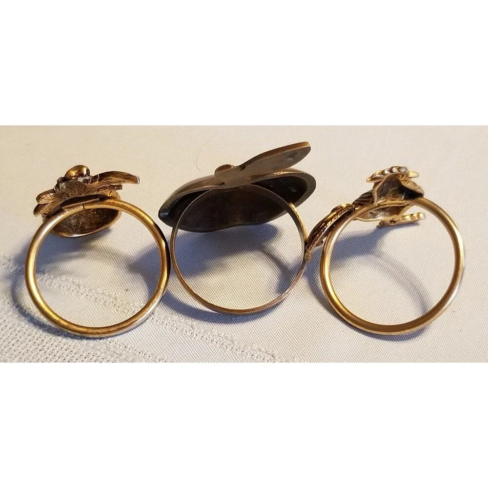Set of 3 Figural Napkin Rings – Apple, Rooster, Pineapple